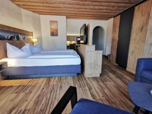 Postel nebo postele na pokoji v ubytování Gasthof & Hotel Zur Post