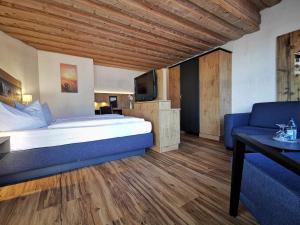 Postel nebo postele na pokoji v ubytování Gasthof & Hotel Zur Post