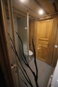 Kylpyhuone majoituspaikassa VIP Luostonkehto, Wi-Fi, ilmastointi