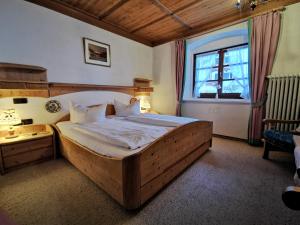 Postel nebo postele na pokoji v ubytování Gasthof & Hotel Zur Post
