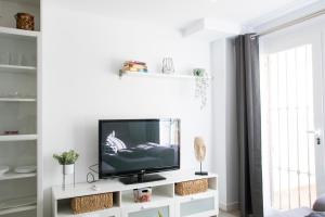 TV a/nebo společenská místnost v ubytování SEA IRUHoUSE