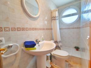 Kúpeľňa v ubytovaní VACAY Villa Mateua, a paso de playa, en Costa Brava, L'Escala!