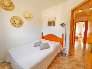 Posteľ alebo postele v izbe v ubytovaní VACAY Villa Mateua, a paso de playa, en Costa Brava, L'Escala!