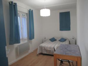 Posteľ alebo postele v izbe v ubytovaní Gîte la Chaumette appartement Turquoise