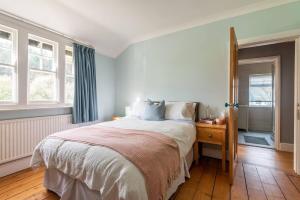Postel nebo postele na pokoji v ubytování Beautiful 4-Bed House in Monmouth