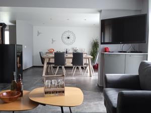 TV a/nebo společenská místnost v ubytování Le gîte des Kritter