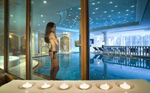 Bazén v ubytování Wellness Hotel Gran Risa***S nebo v jeho okolí