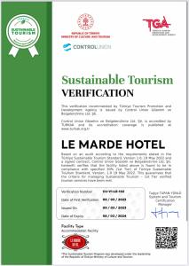 Un certificat, premiu, logo sau alt document afișat la Le Marde Hotel