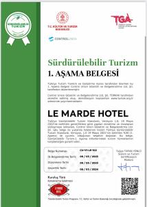 Un certificat, premiu, logo sau alt document afișat la Le Marde Hotel