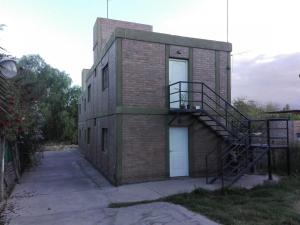 un edificio de ladrillo con una escalera en su lateral en Departamento "MI SUEÑO" en San Juan