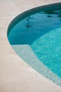 Basen w obiekcie The Olive Boutique Suites & Spa lub w pobliżu