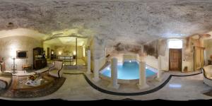 Πισίνα στο ή κοντά στο Hanedan Cappadocia Suites