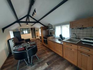 Kuchyňa alebo kuchynka v ubytovaní le chalet de vaucroix
