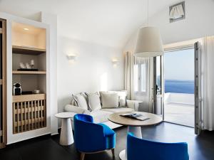 Posezení v ubytování Katikies Santorini - The Leading Hotels Of The World
