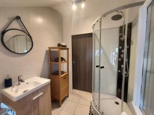 Kúpeľňa v ubytovaní le chalet de vaucroix
