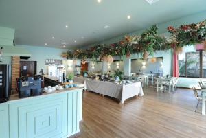 a restaurant with tables and chairs in a room at Clube do Lago Hotel in Estoril