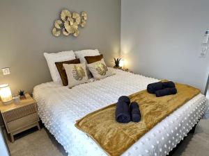 a bedroom with a white bed with two towels on it at T2 bord de mer avec garage in Collioure