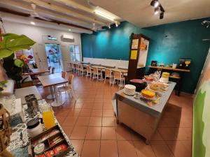 מסעדה או מקום אחר לאכול בו ב-Heeren Inn Melaka