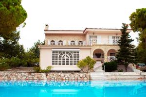Kép Eden Garden 3BR villa with Pool by JJ Hospitality szállásáról Oropószban a galériában