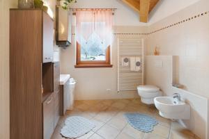 A bathroom at Casa Sergio Még 23 kép