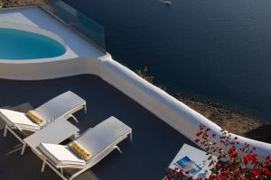 Piscina a Katikies Chromata Santorini - The Leading Hotels of the World o a prop