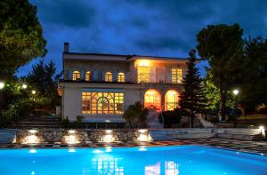 Kép Eden Garden 3BR villa with Pool by JJ Hospitality szállásáról Oropószban a galériában