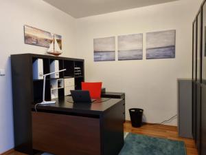 A kitchen or kitchenette at Central business apartment - FREE PARKING