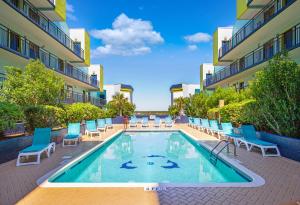 Bassein majutusasutuses Monterey Bay Suites või selle lähedal