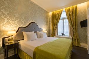 a bedroom with a large bed and a window at Stanhope Hotel by Thon Hotels in Brussels