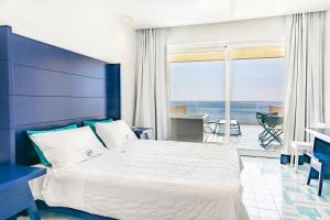 a bedroom with a bed and a view of the ocean at Hotel Saline in Palinuro
