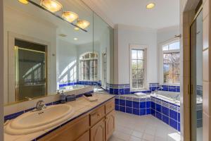 a bathroom with two sinks and a large mirror at Mountain Gem in Boone +50 photos