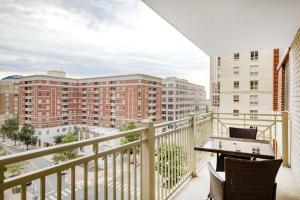 Gallery image of Ballston 2BR w concierge gym pool near Metro WDC-594 in Arlington