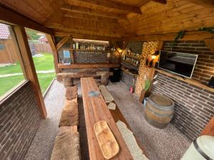 Lounge alebo bar v ubytovaní Chalupy v Podkrkonoší- Chalupa Oto, Chalupa Prade