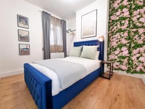 Cama ou camas em um quarto em Designer Flat with Parking near Peckham & Brixton