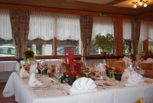 Restoran ili neka druga zalogajnica u objektu Hotel Adler