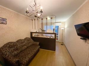 a living room with a couch and a television at Центр 3 слободская АТБ in Mykolaiv