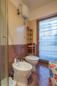 a bathroom with a toilet and a sink at Sunny Open Space in Pompei