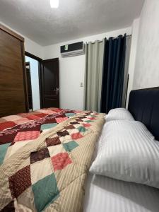 Ένα ή περισσότερα κρεβάτια σε δωμάτιο στο Cheap and Fancy apartment