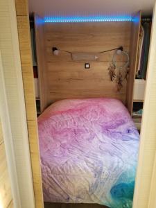 a bed in a wooden box with a light above it at La Tiny du Midi in Tourrettes-sur-Loup