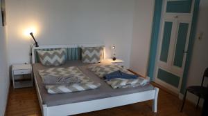 Postel nebo postele na pokoji v ubytování Ferienwohnung Alte Grundschule Berdum 2