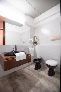 Bilik mandi di Hotel Ciclamino
