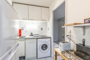 Kuchyňa alebo kuchynka v ubytovaní Appartement Cassulo - Welkeys