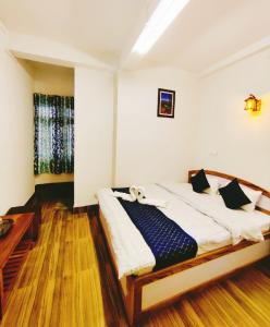 Postel nebo postele na pokoji v ubytování Jain Homestay