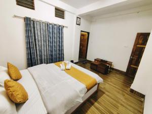 Postel nebo postele na pokoji v ubytování Jain Homestay