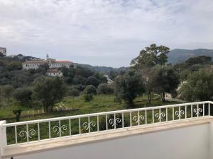 - une vue depuis le balcon d'une maison dans l'établissement Lovers House, à Setúbal
