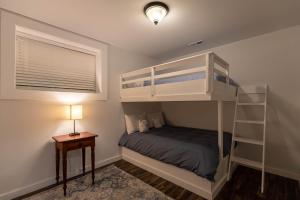 Katil dua tingkat atau katil-katil dua tingkat dalam bilik di Peak Time