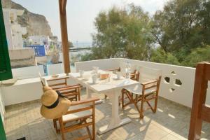 Balkón nebo terasa v ubytování Milos Apartments Kardapis Upper Floor