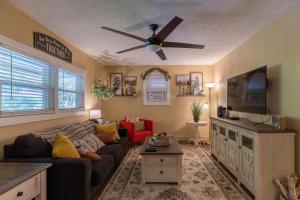 a living room with a couch and a ceiling fan at Hot Toddy Cottage in Banner Elk