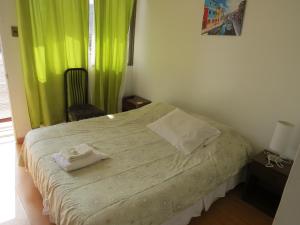 Uma cama ou camas num quarto em Palm Hostal
