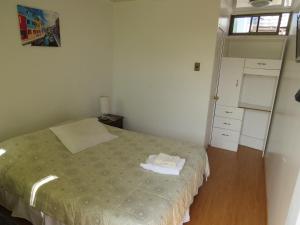 Uma cama ou camas num quarto em Palm Hostal
